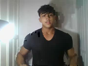 noah_prada14