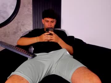 valentinoo_stonee