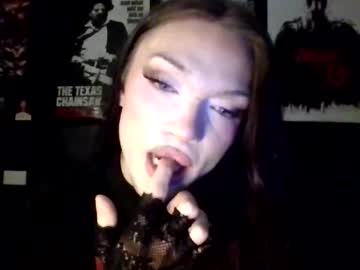 Dahlia adore