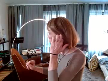 M****